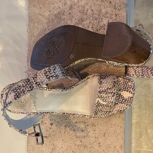 Two by Vince Camuto Woven Beige and Cream